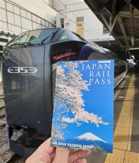 Fuji Excursion Limited express train: direct travel between Shinjuku and Fuji