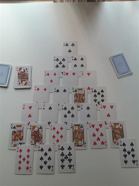 How to Play Pyramid Solitaire with Cards?