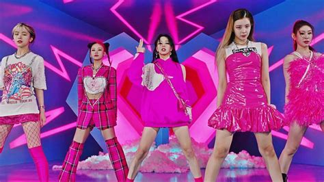 Itzy Loco (@Joonerix) | Itzy, Pink outfit, Blackpink fashion