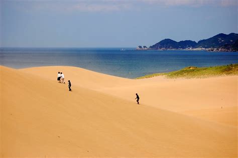 tottori sand dunes - TripZilla