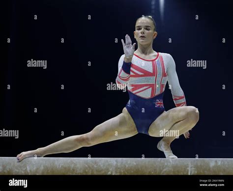 Alice kinsella balance beam hi-res stock photography and images - Alamy