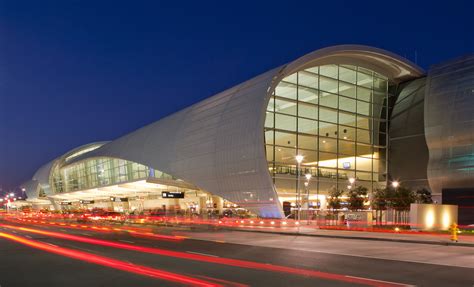 Galería de Terminal B del aeropuerto internacional de Mineta San José / Fentress Architects - 1