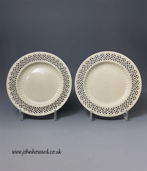 Pair of English 18th century creamware plates with reticulated borders - John Howard