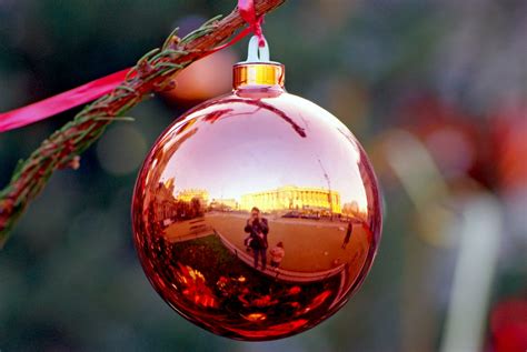 What are the Christmas Tree Decorations in France? - French Moments