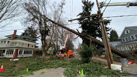 Oregon storm damage leads to spike in insurance claims | kgw.com