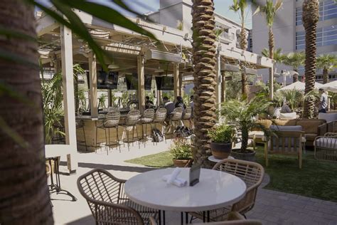 Phoenix’s Best Outdoor Dining Spots