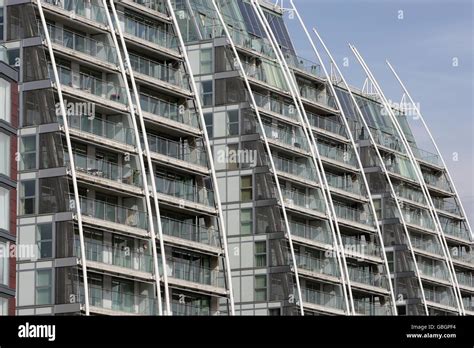 Flats in Salford Quays Stock Photo - Alamy