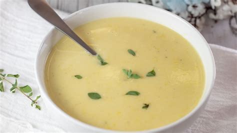 Creamy Yellow Squash Soup: Quick & Easy Summer Squash Soup