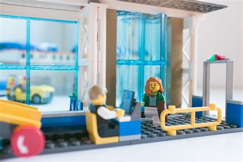 Geek Review: LEGO City Airport Passenger Terminal 60104 | Geek Culture