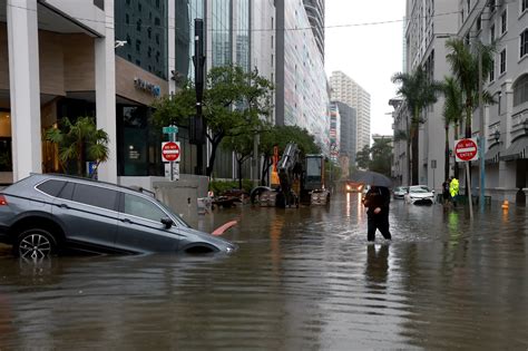 South Florida underwater as tropical deluge dumps nearly 1 foot of rain