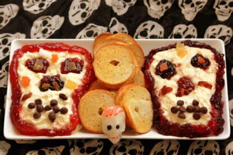 22 Recipes To Celebrate Dia De Los Muertos / Day Of The Dead | Food recipes, Food, Treats