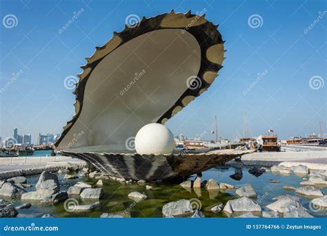 The Pearl Monument in Doha, Qatar Editorial Photo - Image of islamic ...