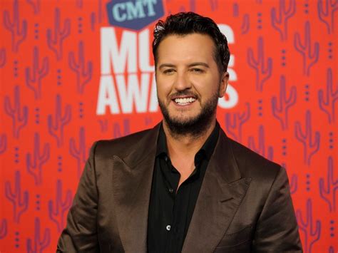 Luke Bryan Thanks Mom After 'One Margarita' Music Video CMT Award Win