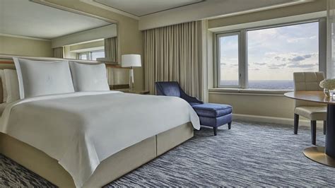 Chicago Hotel Room with Lake View | Four Seasons Hotel Chicago