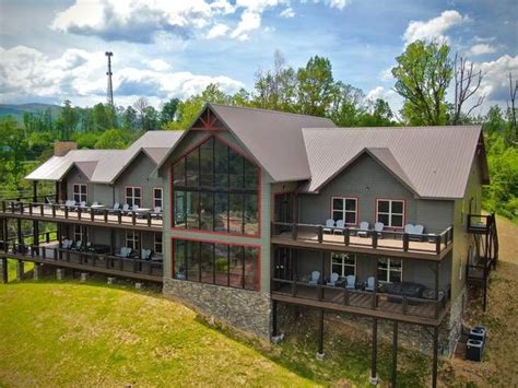 Greystone Pointe Lodge 15 Bedroom Gatlinburg Cabin | Gatlinburg cabins ...