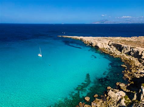 What to visit in Favignana: bays, beaches, city center | Elimi Favignana