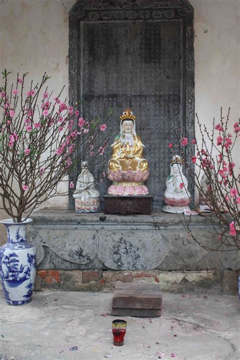 The World Tastes Good: Visiting Temples in Hanoi During Tet (Part 2)