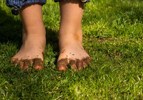 Muddy children feet | Copyright-free photo (by M. Vorel) | LibreShot