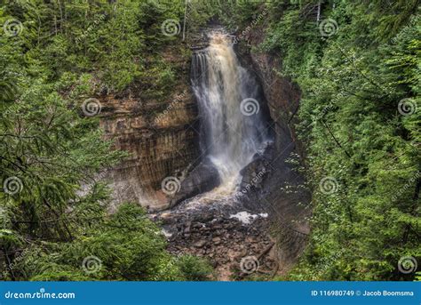 The Painted Rocks National Lakeshore in Upper Michigan Has a Wide ...