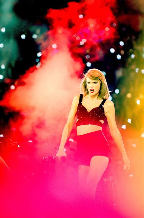 TAYLOR SWIFT Performs at 1989 World Tour in Manchester – HawtCelebs