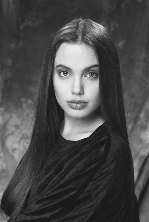 Angelina jolie Young | Angelina jolie young, Angelina jolie photos ...