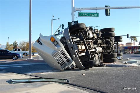 5 Common Causes of Semi-Truck Accidents – autochunk