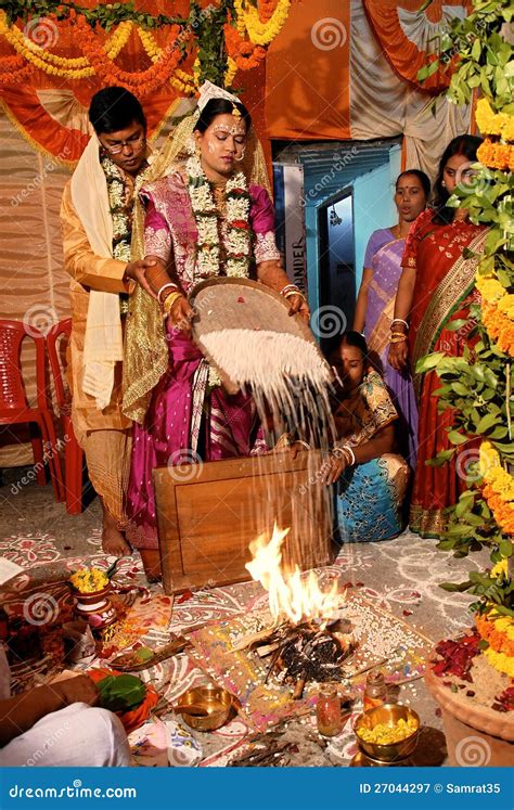 Hindu Marriage Rituals editorial photography. Image of relatives - 27044297