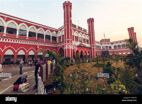 Old delhi railway station hi-res stock photography and images - Alamy