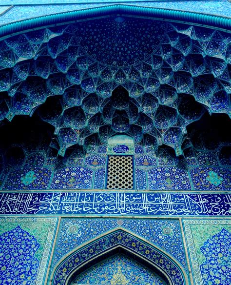 The blue arch of a mosque in Esfahan | Smithsonian Photo Contest | Smithsonian Magazine