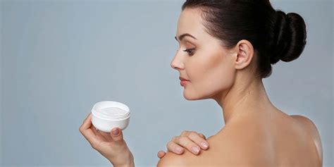 The Pros and Cons of ‘Botox in a Bottle’ - Elume Medspa