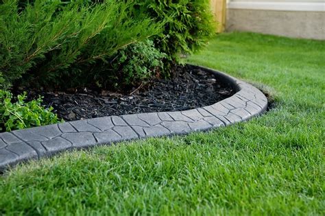 cinderblockgarden | textured curb | decorative landscape curbing~concrete lawn edging #Lands ...