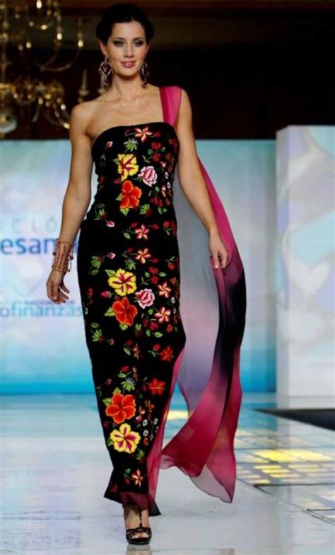 Indigenous fashion inspires Mexican runways | Mexican fashion, Mexican ...