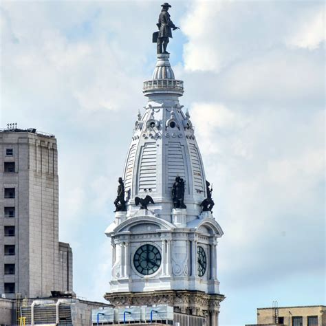 The Construction Timeline of the William Penn Statue Atop City Hall ...