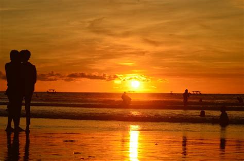 6 Sunset Pantai Terindah di Indonesia - Trip Sumba