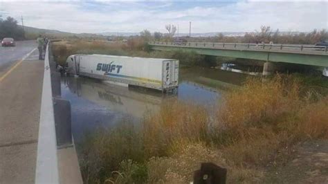 16 Swift Trucking Fails From People Having Substantially Worse Days Than You - FAIL Blog - Funny ...