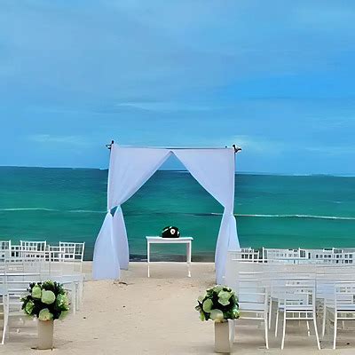 Beach wedding venue in Dreams Flora - Dominican Republic