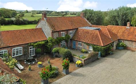 Prince Harry looks at buying £3.6m mansion in Norfolk | Daily Mail Online