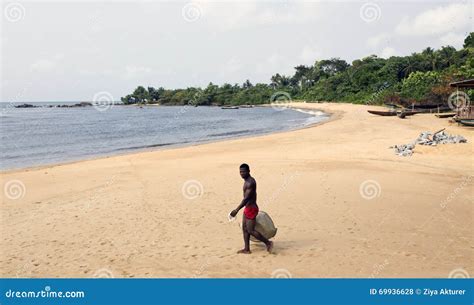 Limbe Beach editorial stock photo. Image of outdoor, family - 69936628