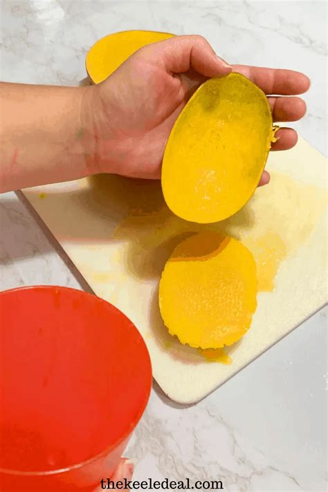 How to Peel a Mango {The Easy Way} - The Keele Deal