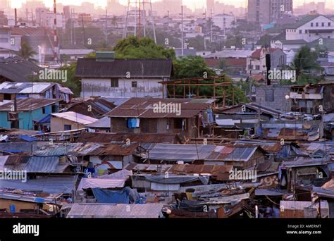 Slum squatter camp, Guadalupe, Manila, Philippines Stock Photo: 15242663 - Alamy