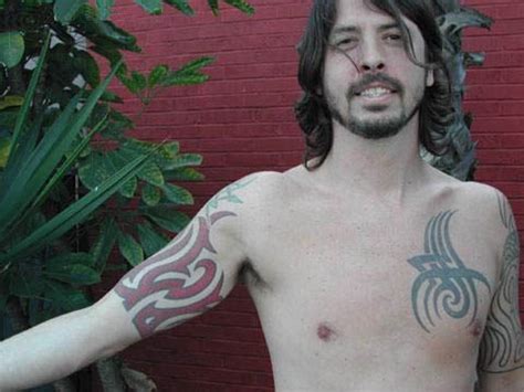 Dave Grohl 2024: Wife, net worth, tattoos, smoking & body facts - Taddlr