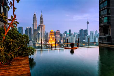 Kuala Lumpur infinity pool - on the top of the world