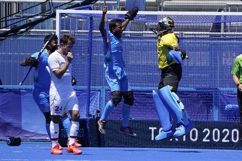 India ends 41-year drought with Olympic field hockey medal | AP News