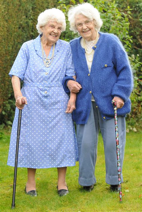 World’s oldest twins celebrate 102nd birthdays | Old women, Twins, Celebrities