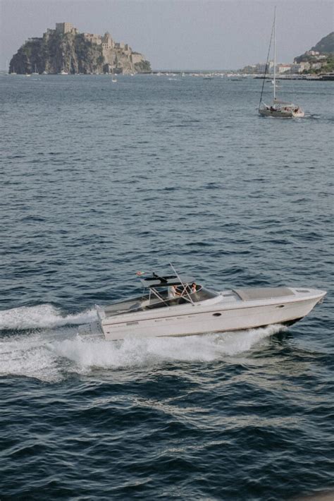 What Are Powerboats And Motorboats? Types Explained! - Maritime Page