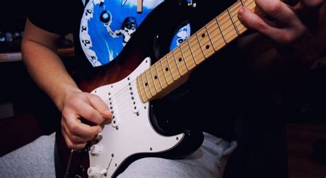 How to Get Distortion on Guitar Without a Pedal – A Quick Guide