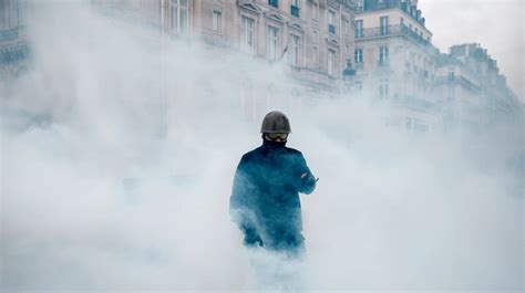 Tear Gas Effects: Symptoms, Complications, Treatment & Prevention