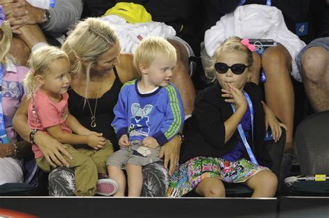 Photo : Australia's Lleyton Hewitt family, His wife Beck with the kids ...