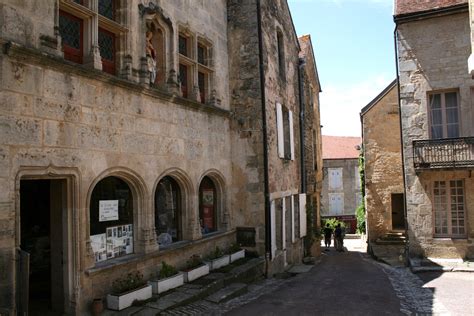 Fichier:Flavigny-sur-Ozerain rue.JPG — Wikipédia