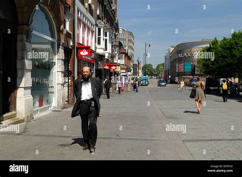 Luton town centre showing shops & pedestrians Stock Photo - Alamy